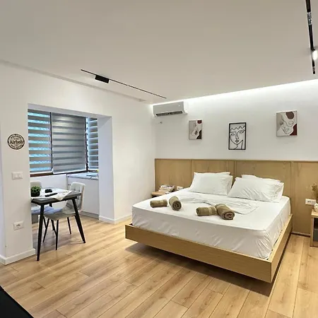 Apartment G-properties *